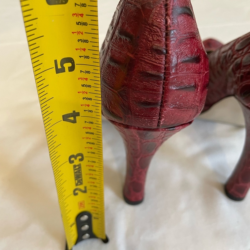 Talbots burgundy faux snakeskin 4 inch platform heels size 6 - Picture 7 of 9